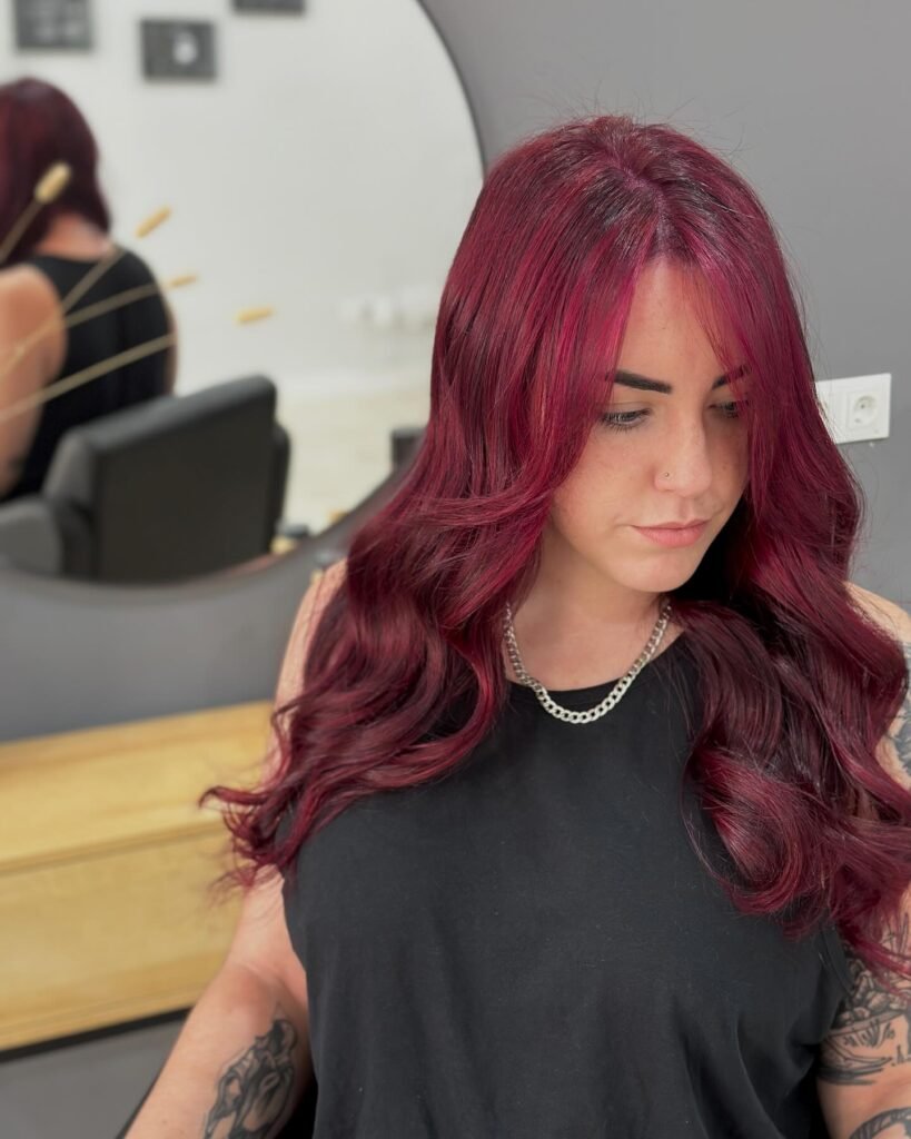 alvarotoronjoestilista_1706264164_3288704632412999812_62918720114 chica con pelo rojo